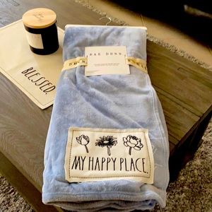 Rae Dunn ‘My Happy Place’ throw